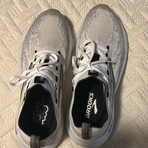 Brooks White and Black stealth fit GLYCERIN - Picture 3 of 4